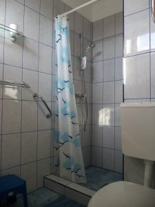 Angela-Vendeghaz-furdoszoba